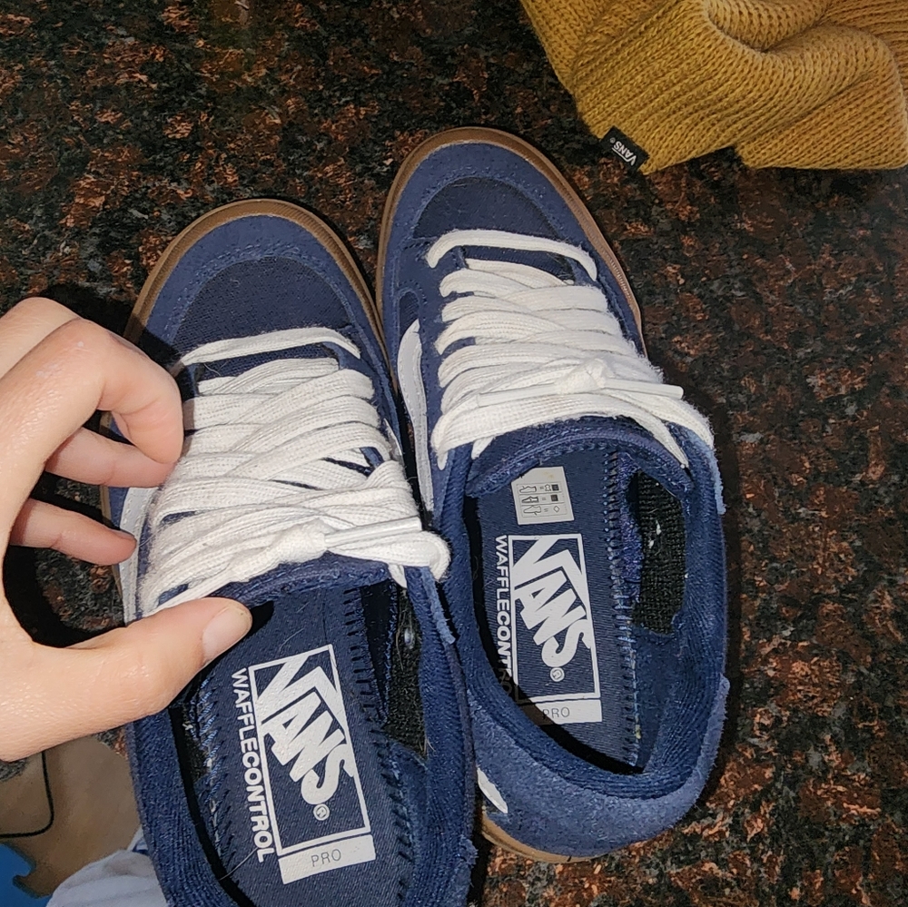 Vans - Picture 2 of 3
